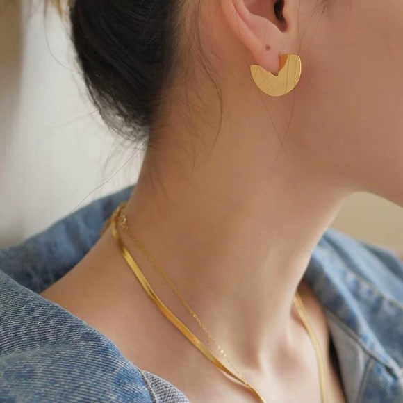 Jewelry - LAST Curved Semi Circle Minimalist Earrings Gold